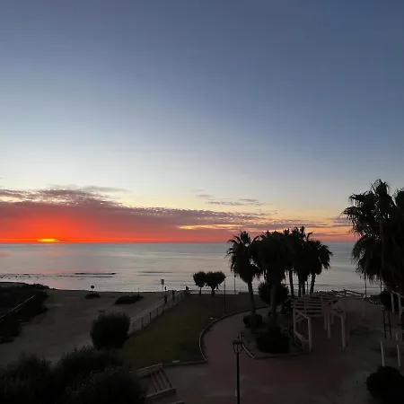 Private Beachfront In アパート