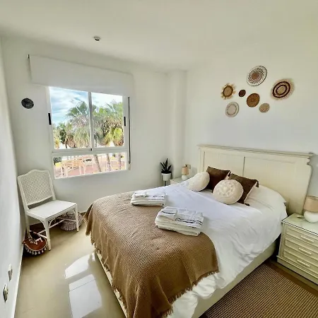 アパート Private Beachfront In *