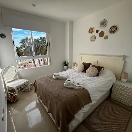 Private Beachfront In アパート *