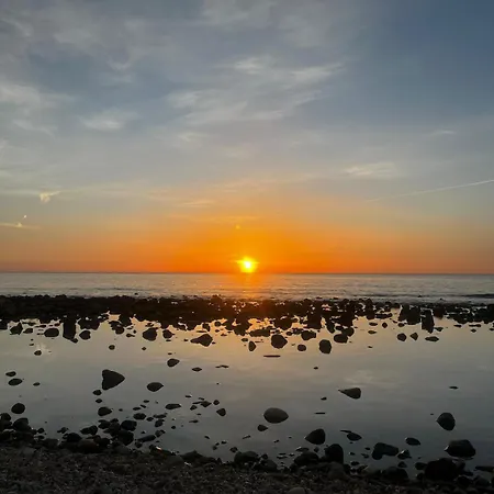 Private Beachfront In アパート *