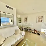 Private Beachfront In شقة