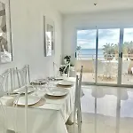 شقة Private Beachfront In