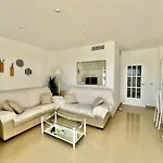 Private Beachfront In شقة لقنت