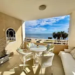 شقة Private Beachfront In *